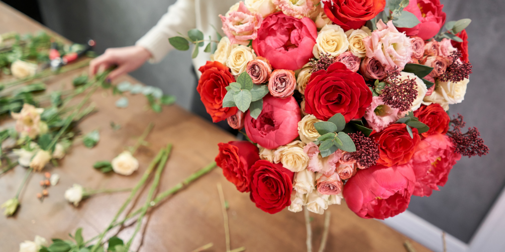 Learn how to sell flowers online without shipping using local pickup, CSA subscriptions, workshops, and smart website strategies.